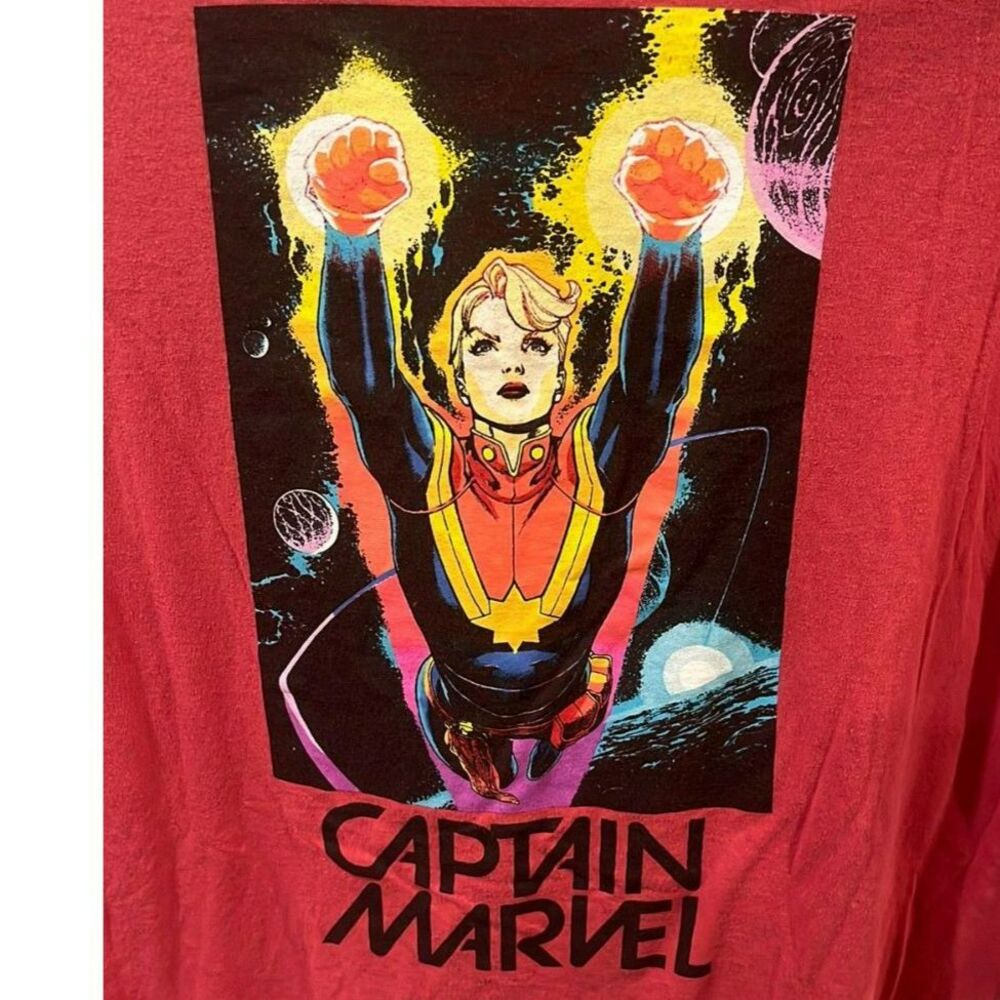 Marvel Captain Marvel Red Graphic T-Shirt Size XL